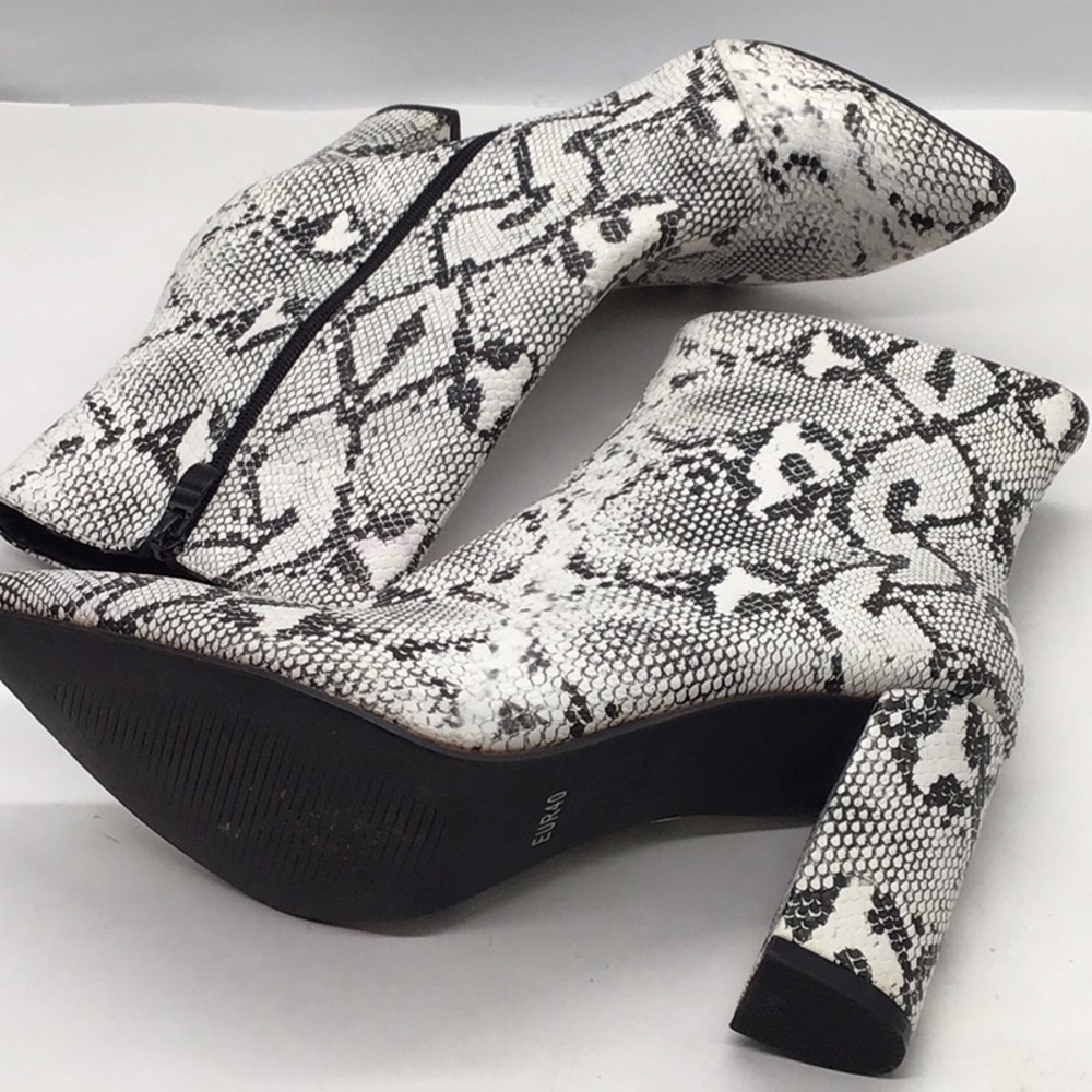 Black & White Faux Snake Skin Pointed Toe Block Heel Ankle Boot - Picture 7 of 9